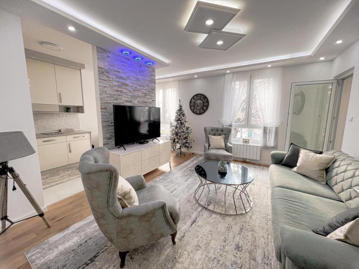 Fontana Apartmani Free Parking Tuzla Exterior photo